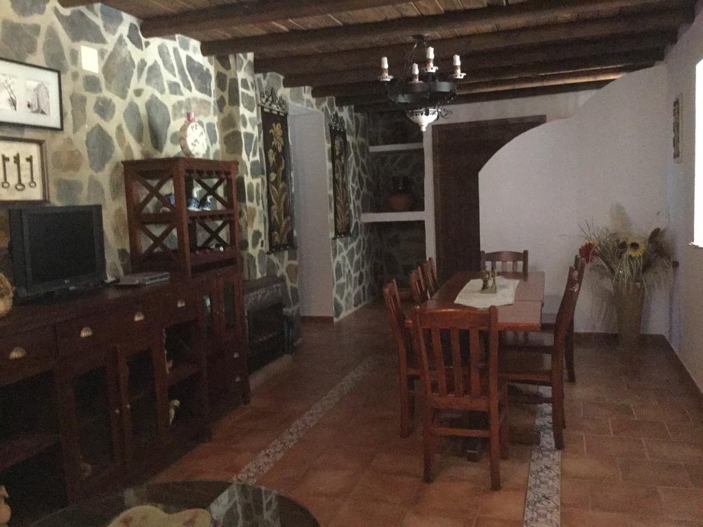 Los Cazadores Bed & Breakfast Ел Гастор Екстериор снимка
